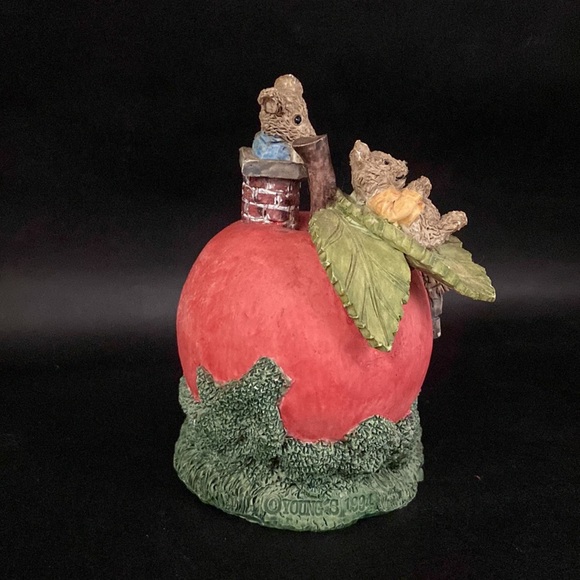 1994 Youngs Mouse Mice Red Apple House Chimney Picket Fence Purple Yellow Flower - Picture 4 of 13